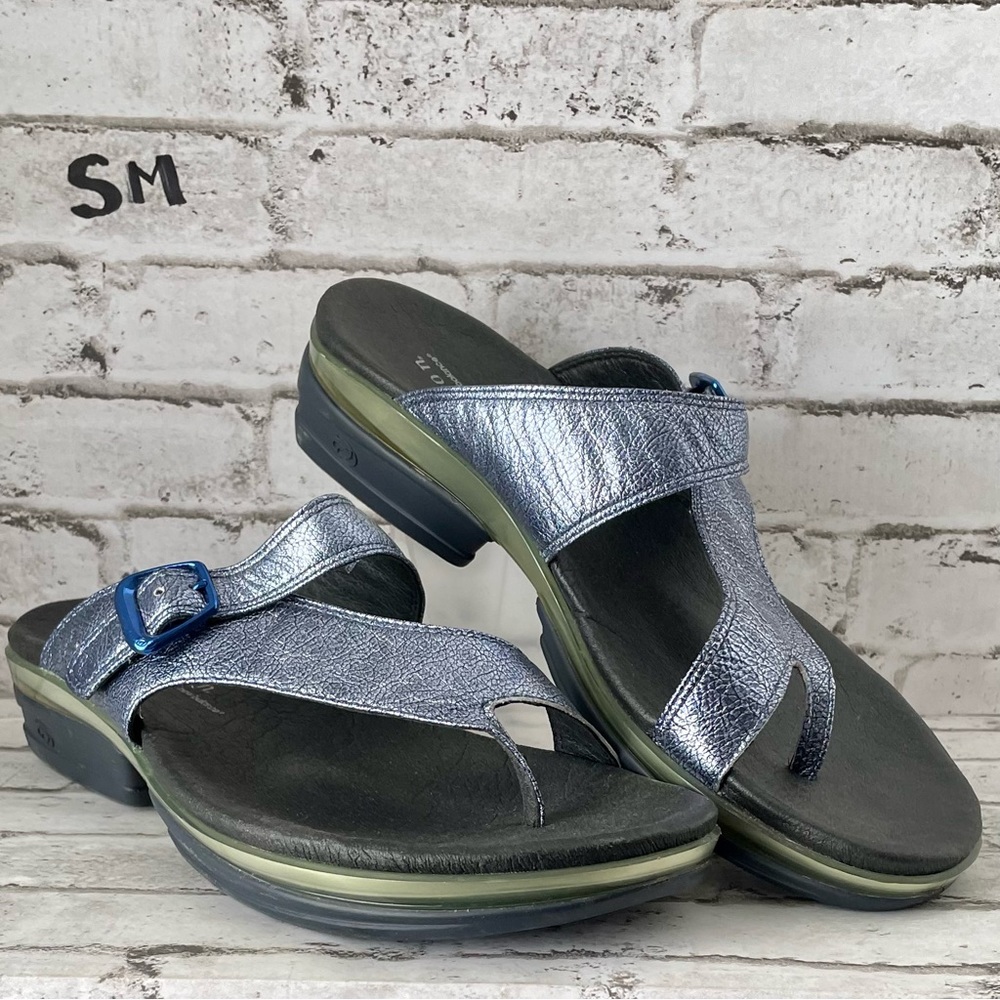 Aravon Women’s Thong Strap Blue Metallic Leather Sandals ~ Size 7 D